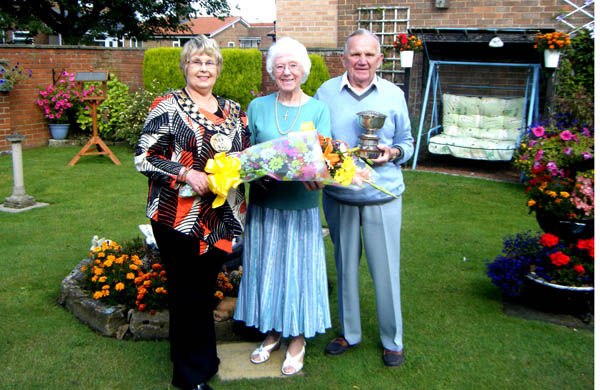 Couple Receive Garden Award
