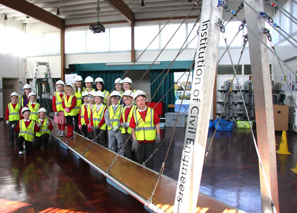 Students Learn Bridgebuilding