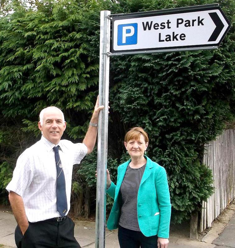 West Park Lakes Directional Signs