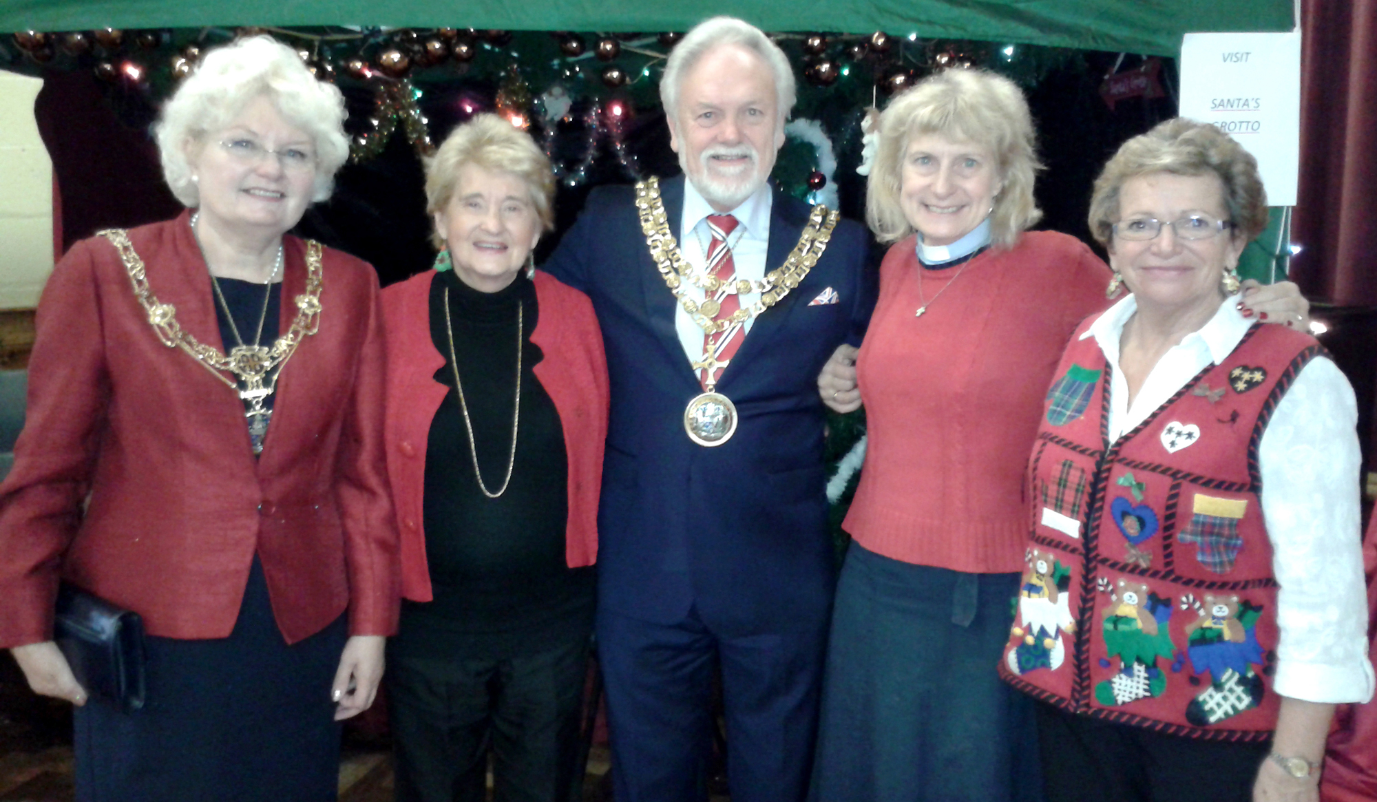 Mayor Opens Xmas Fair