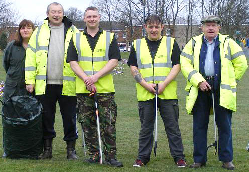 Volunteer Litter Pickers at West Park Lakes