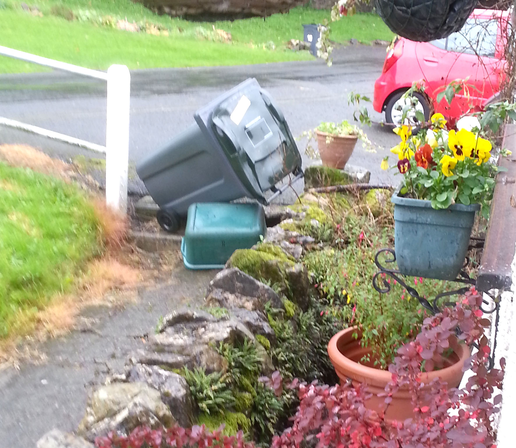 Bin Men Criticised on Untidy Collection