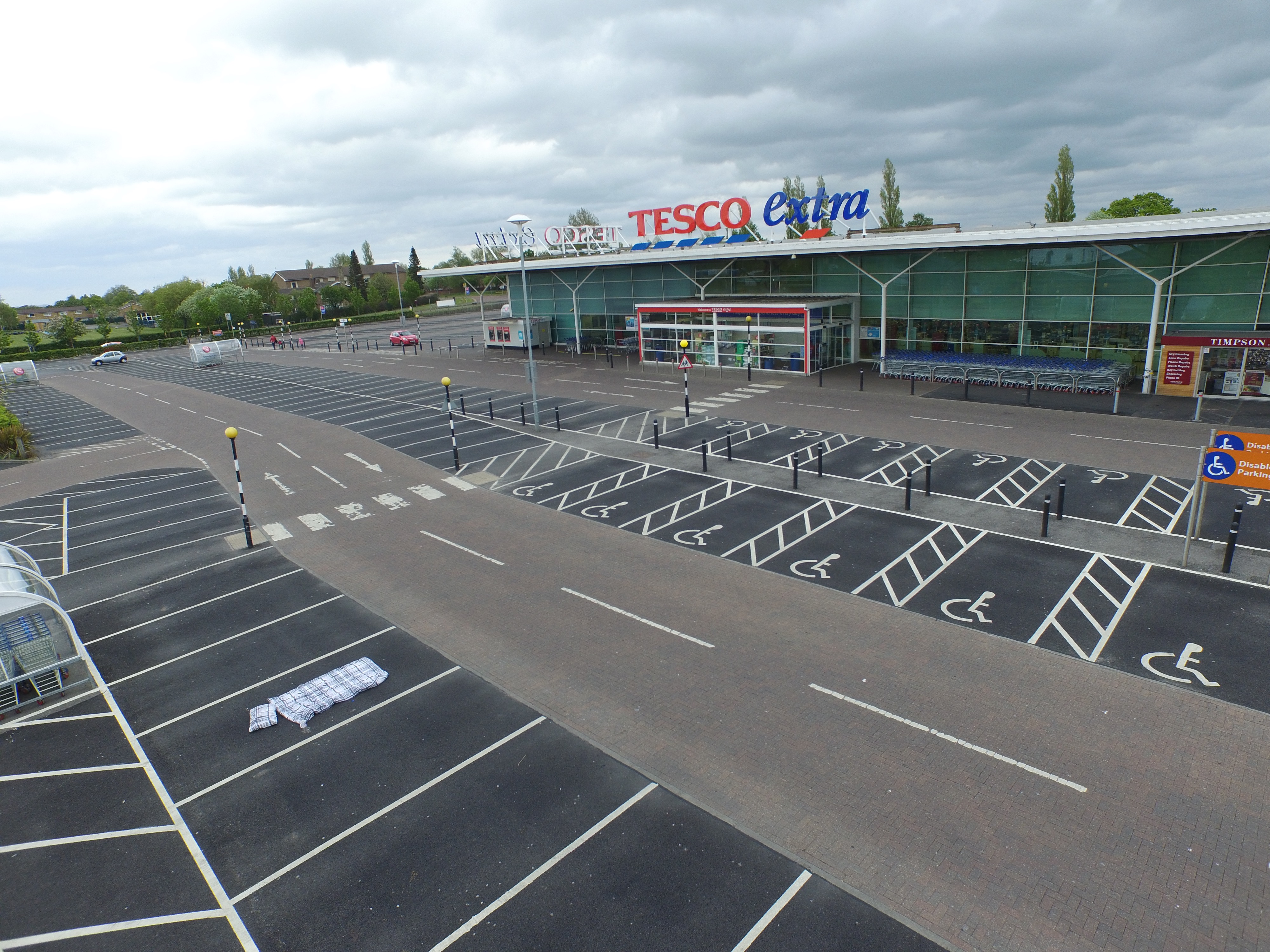 Tesco Parker Damages Car and Runs!