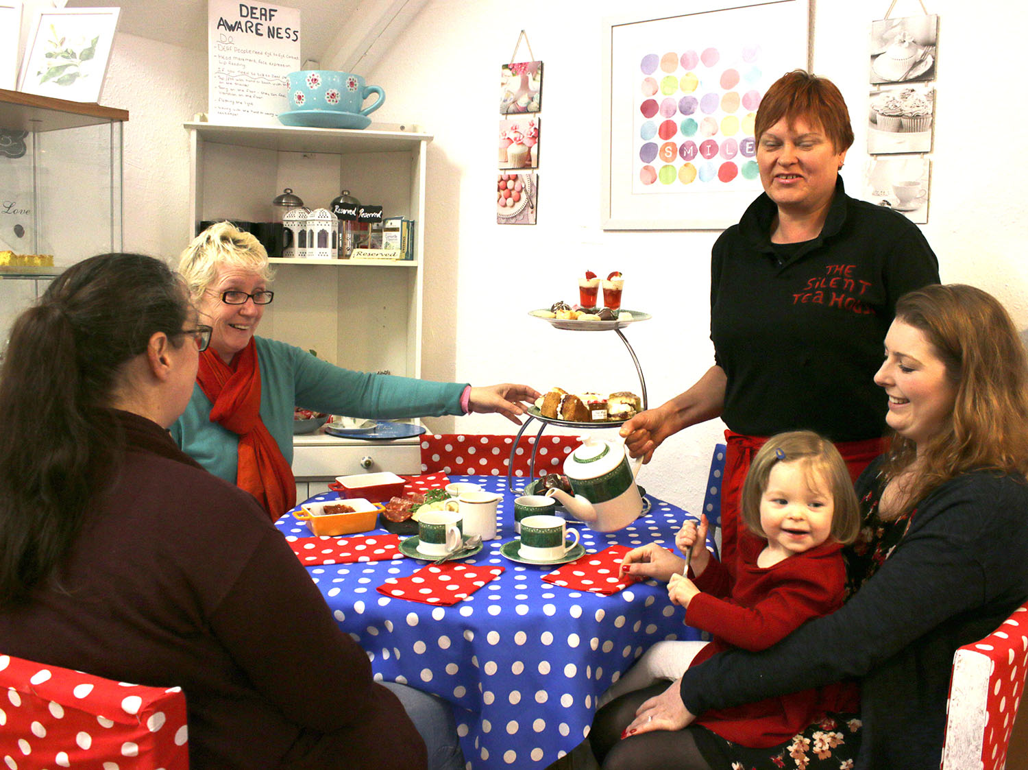 “Tea House” for the Deaf Opens in Town Centre