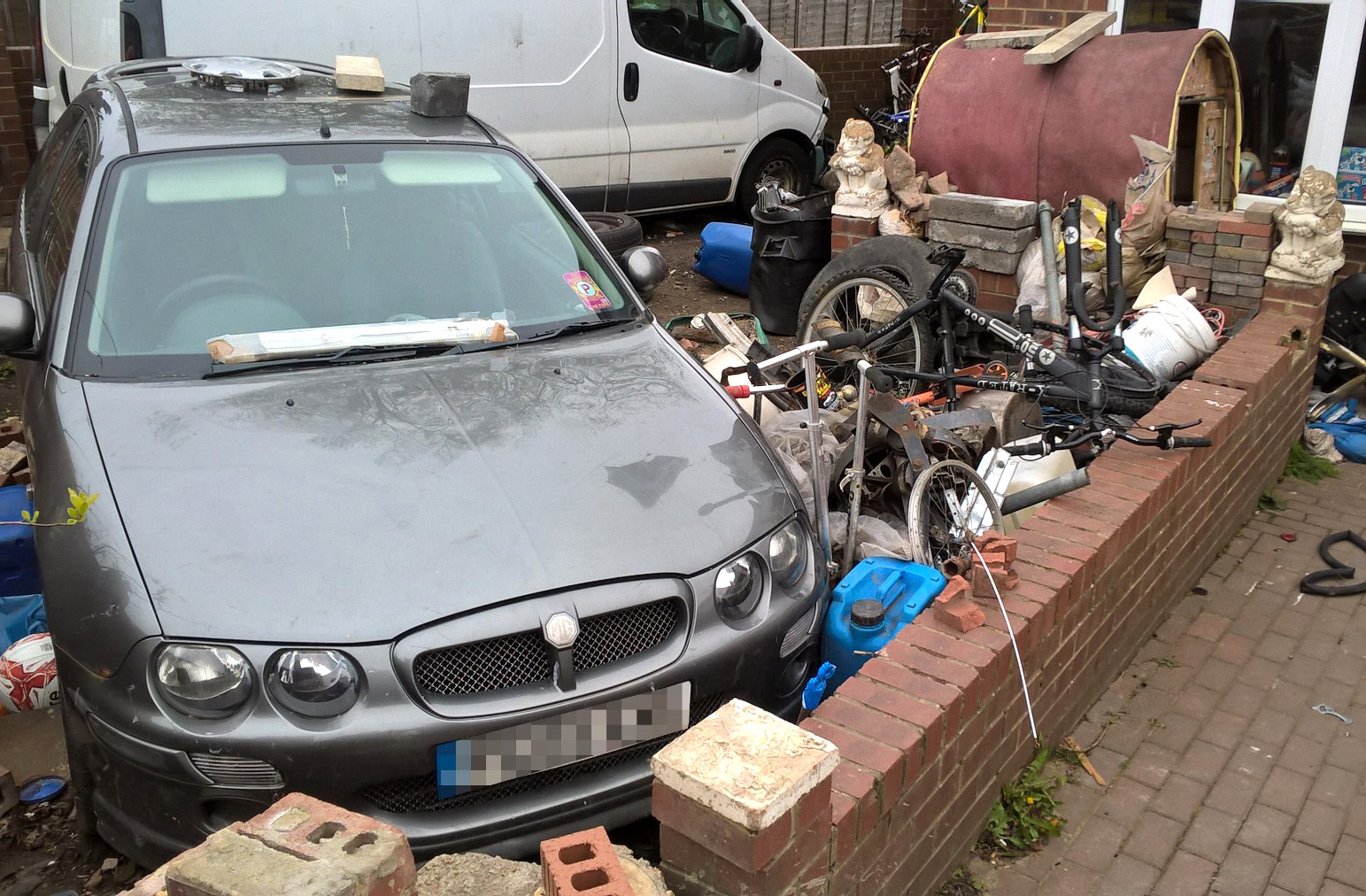 £1000 Fine for Not Cleaning up a Messy Garden