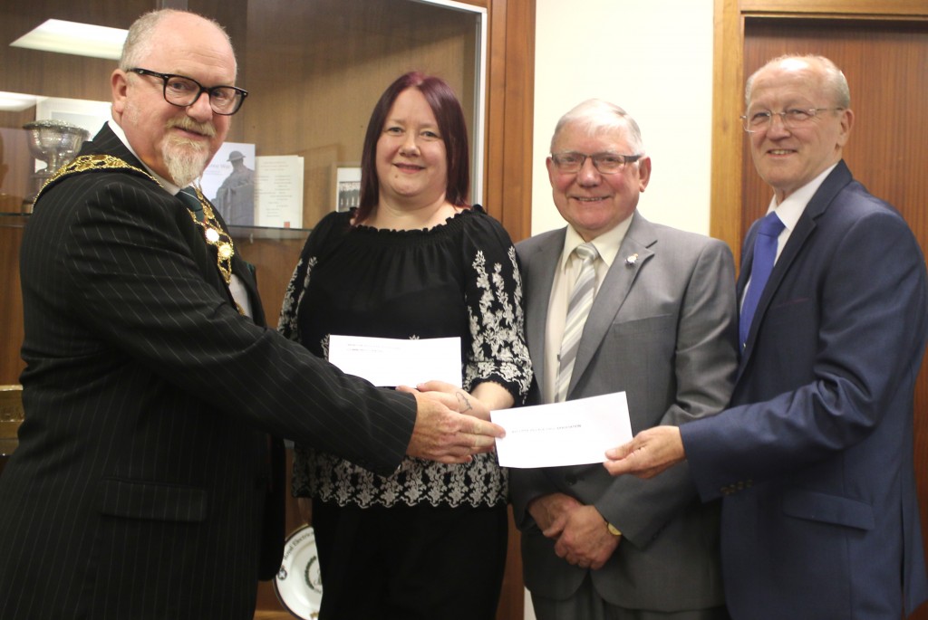 two cheques mayor
