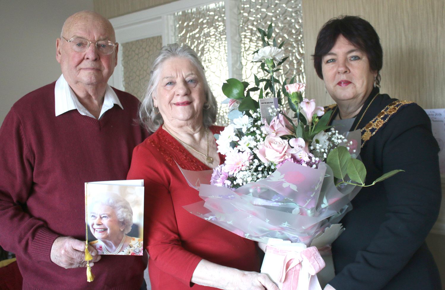 Mayor Congratulates Diamond Wedding Couple