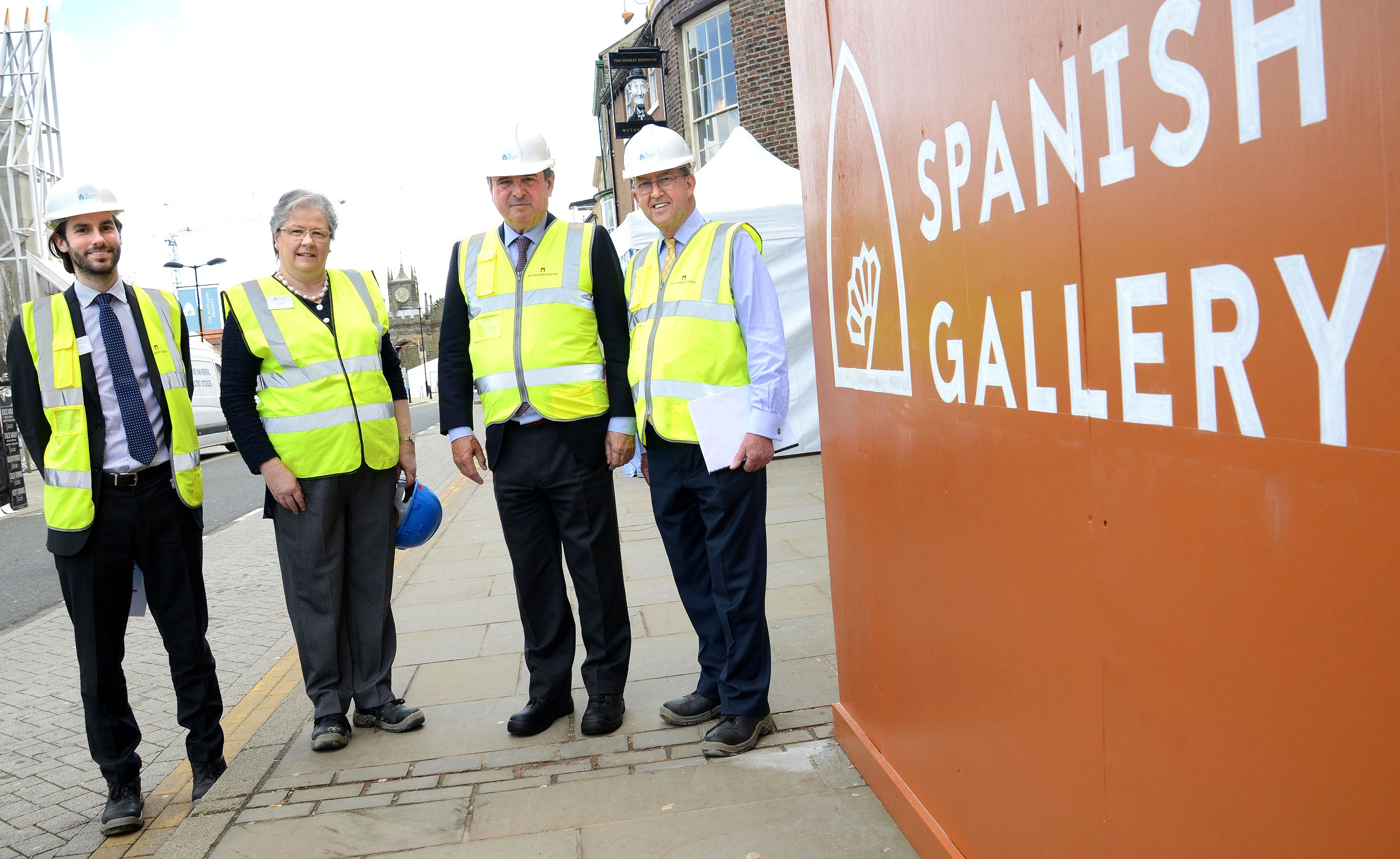 Spanish Ambassador Visits Art Gallery