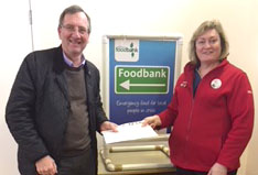 Councillor Volunteers to Help Food Bank