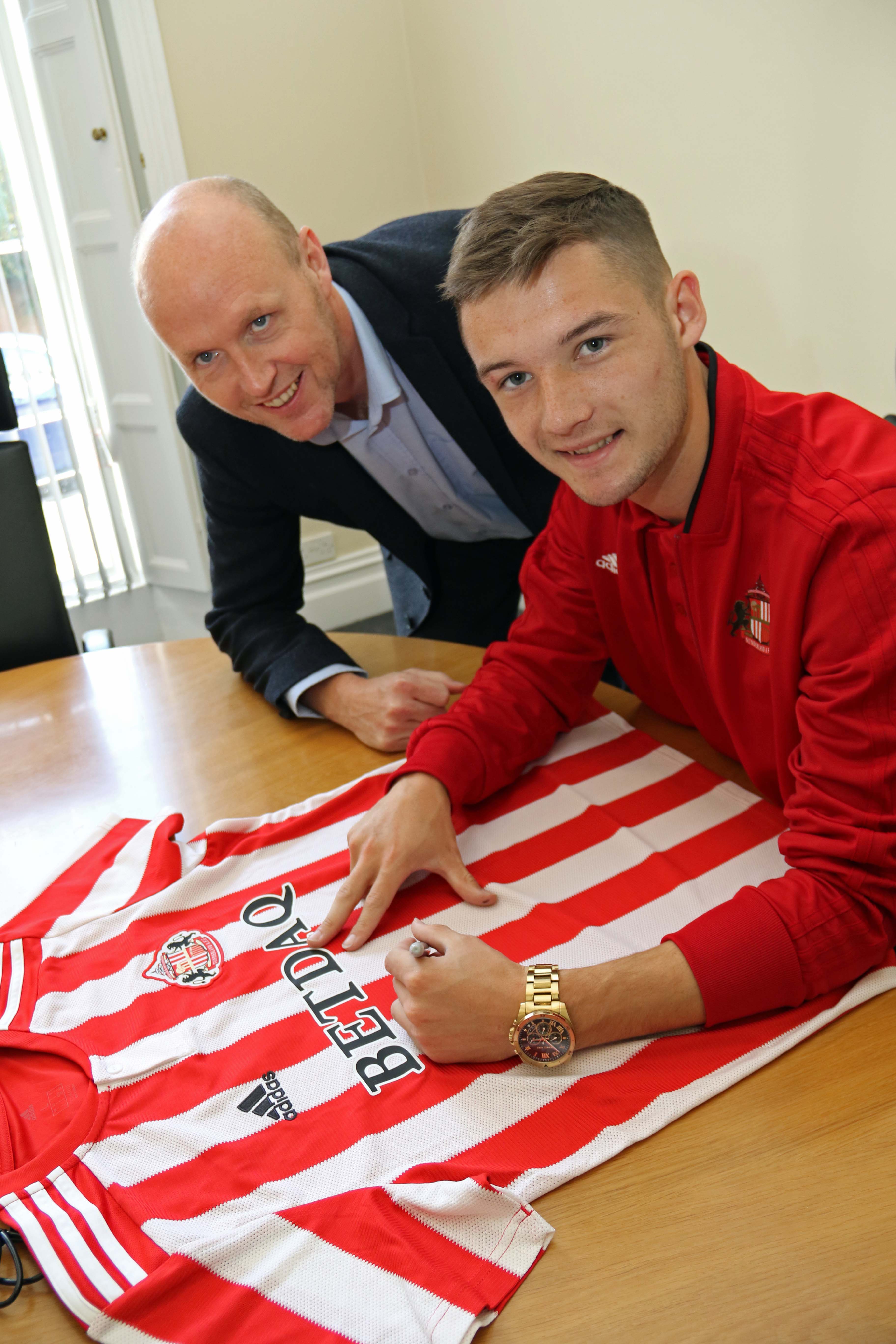 Supergrip Sponsor Sunderland AFC Footballer Luke