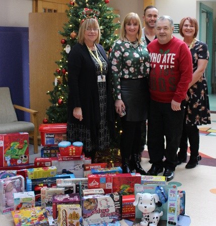 Tesco Elves Deliver Early Christmas Joy