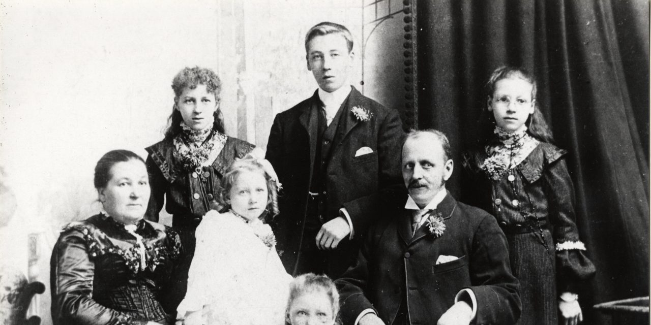 Two History Courses Will Help People Discover Their Family’s Past