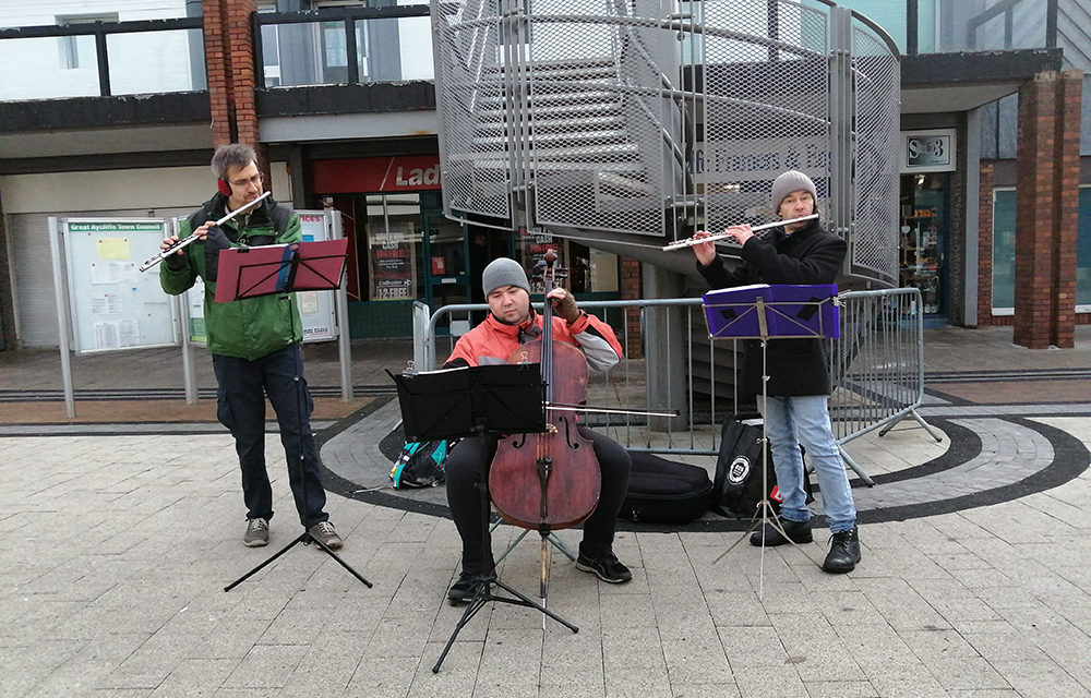 Serbian Musicians Entertain Shoppers