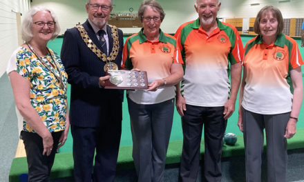 Mayor Visits Bowls Club