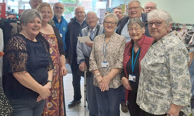 Lodge Donate £250 to Local Cancer Group