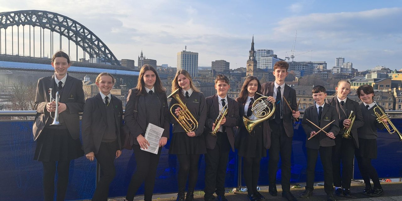 Students Visit to Glasshouse