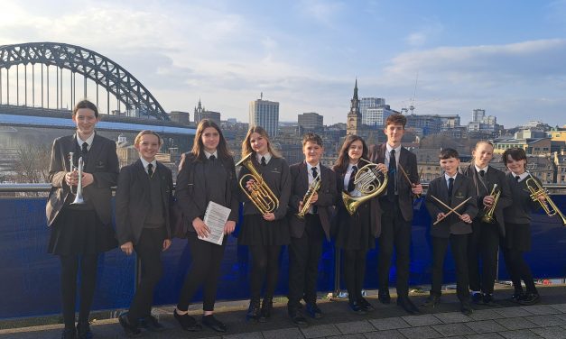 Students Visit to Glasshouse